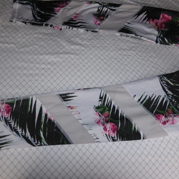 Fabletics Patterned Leggings - Picture 2 of 4